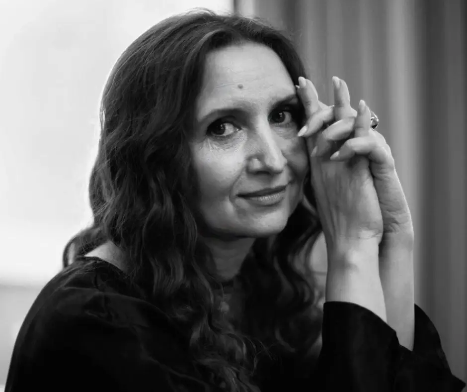 | «те, що нас не вбиває…». або як стати складнішими і стійкішими: розмова з мар'яною савкою | центр "коло сім'ї"